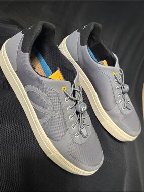 LØCI Premium Sustainable Gray Low-Top Sneakers Men's EU 44 - US 10/10.5